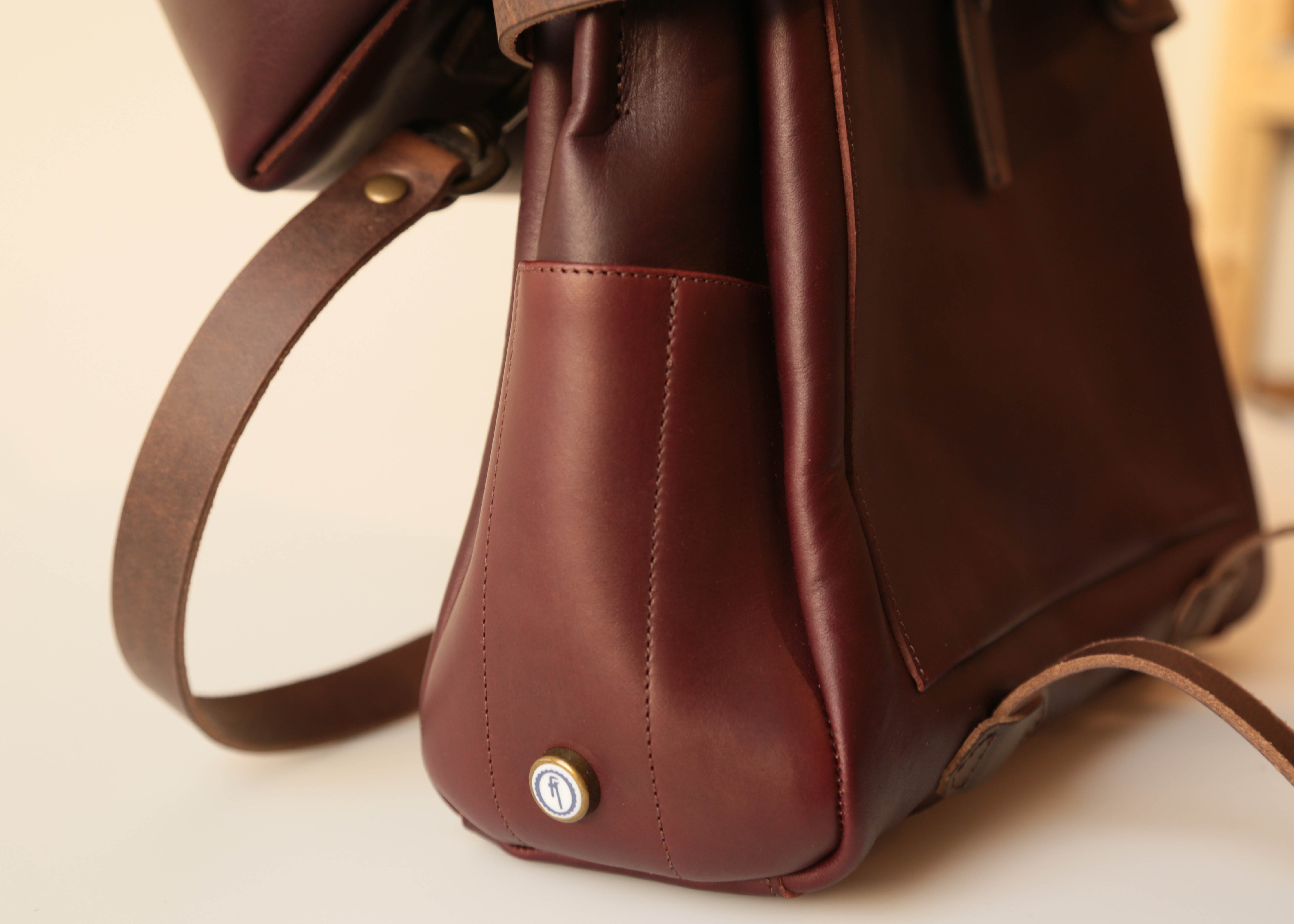EXECUTIVE POSTMAN BAG 48H IRVING peat