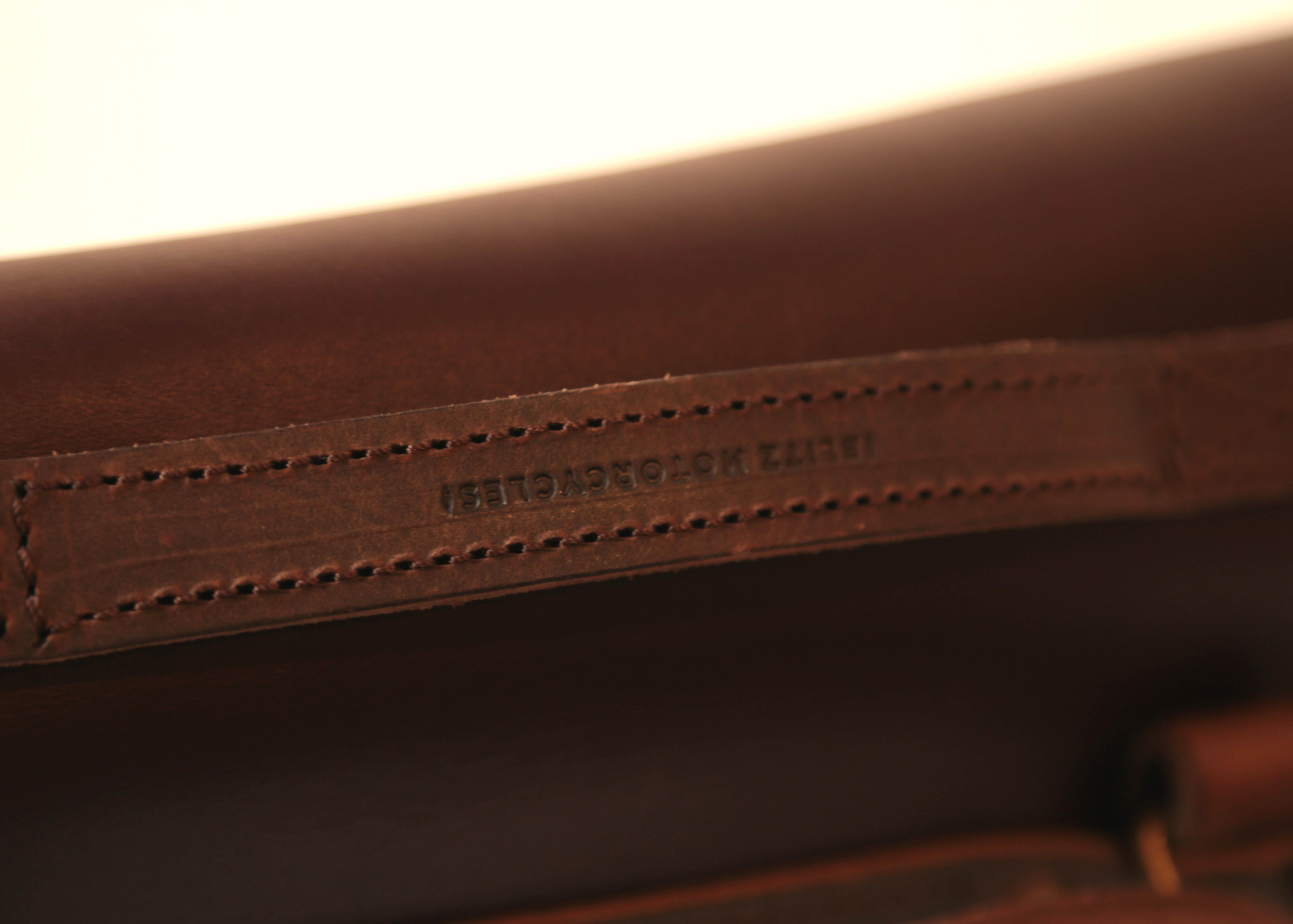 EXECUTIVE POSTMAN BAG 48H IRVING peat
