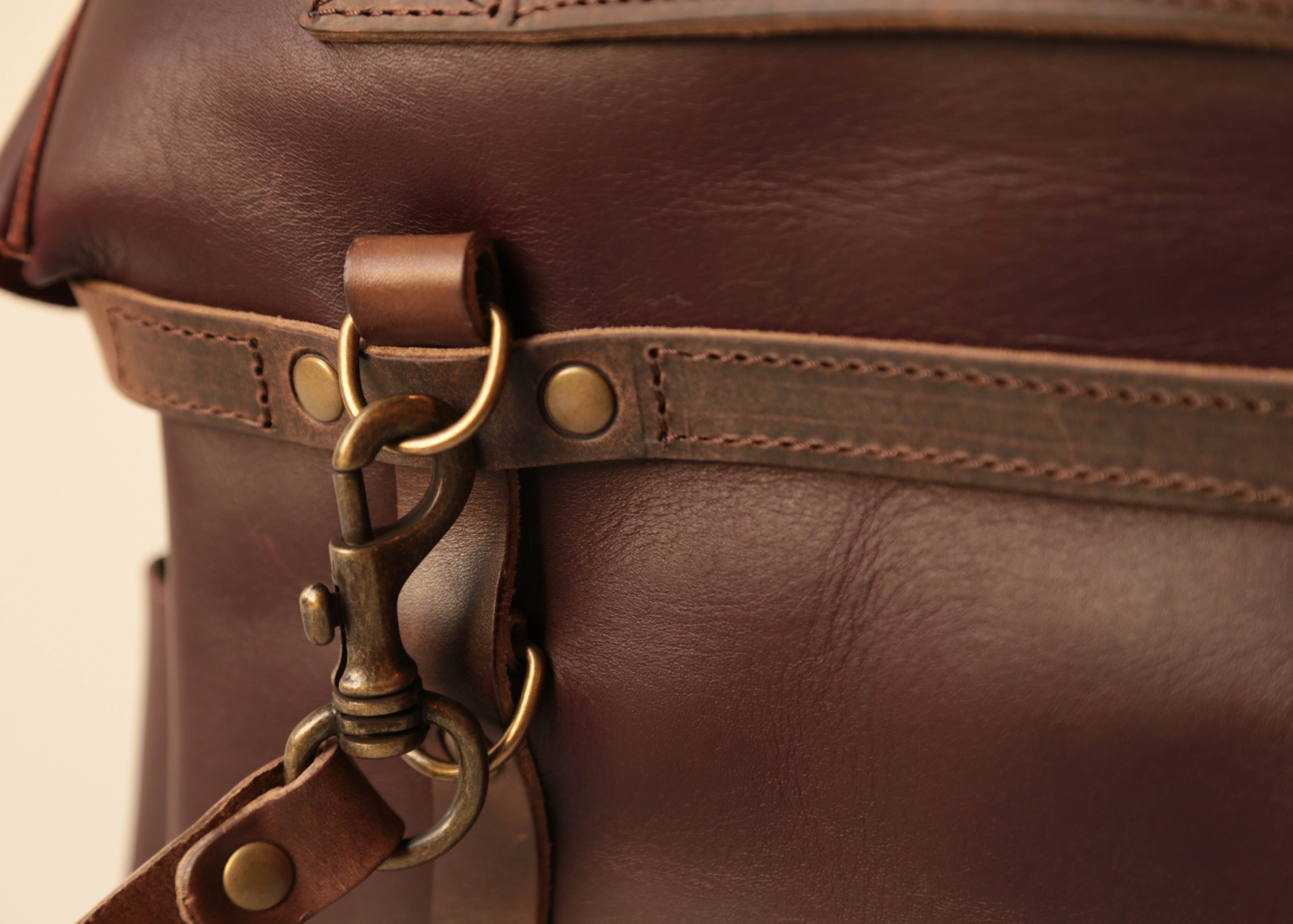EXECUTIVE POSTMAN BAG 48H IRVING peat