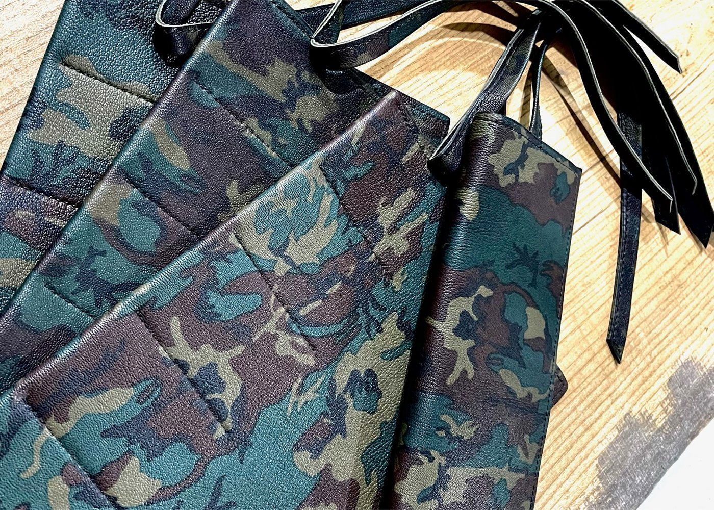 FIVE POUCH WOODLAND CAMO PRINTED LAMBSKIN WATCH ROLL