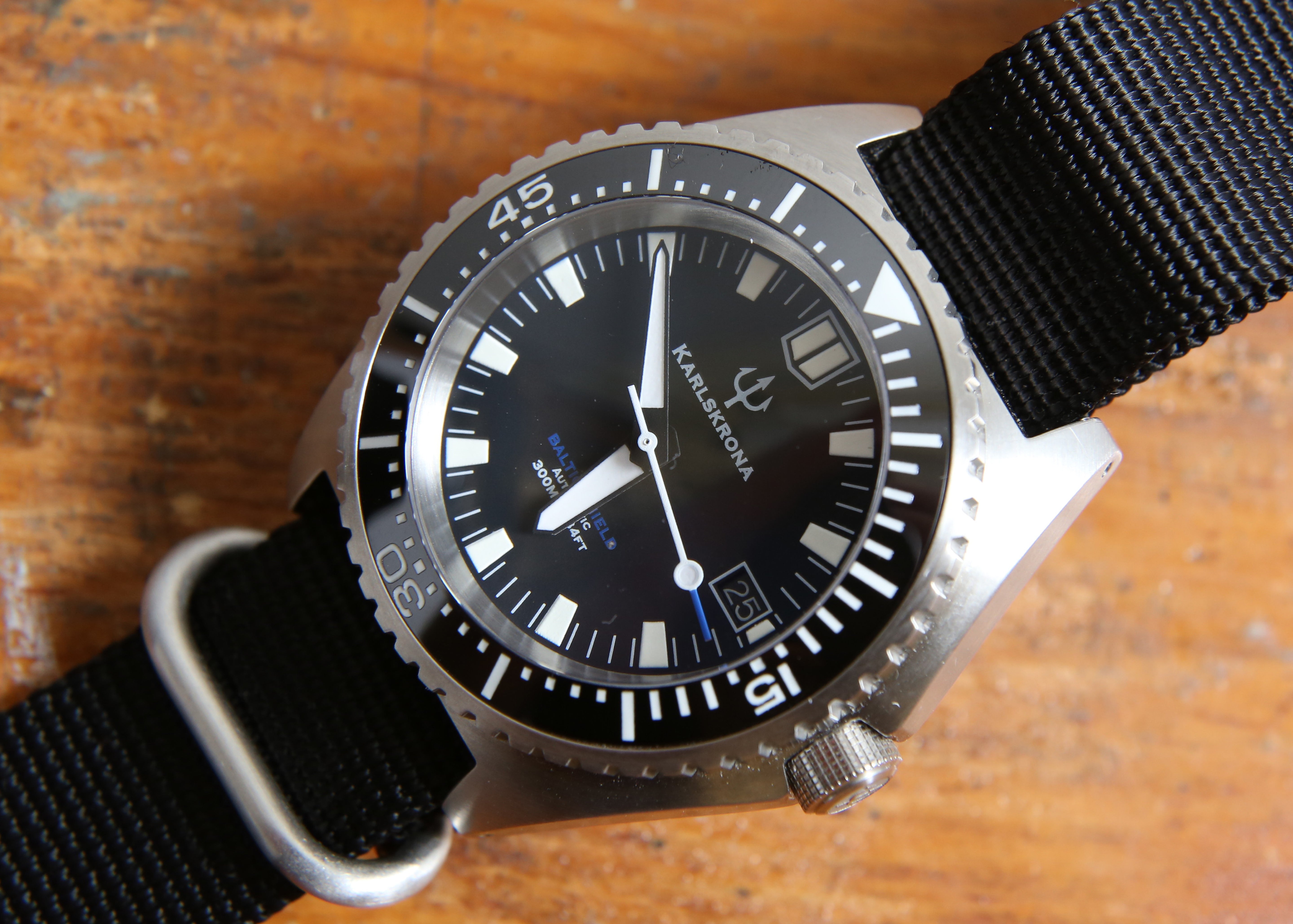 KARLSKRONA BALTIC SHIELD, NEW , BLK DIAL BLUE TRIM 43x49 CASE MOVEMENT , SEIKO NH35 AUTO HACK + BOX