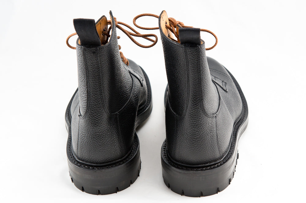Men's Tricker's Black Scotch Grain Grassmere Boot With Commando Sole