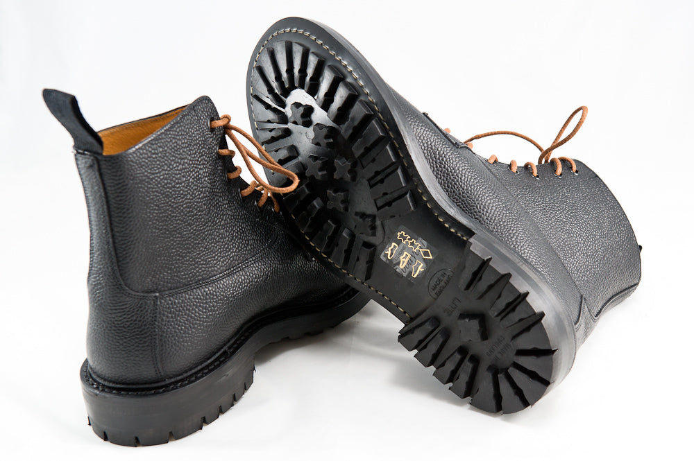 Men's Tricker's Black Scotch Grain Grassmere Boot With Commando Sole