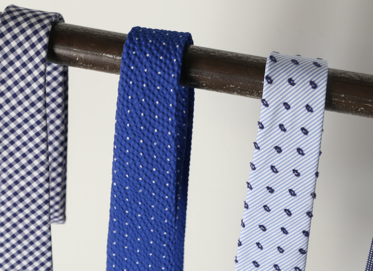 PUCKER Blue Polka dot mens tie