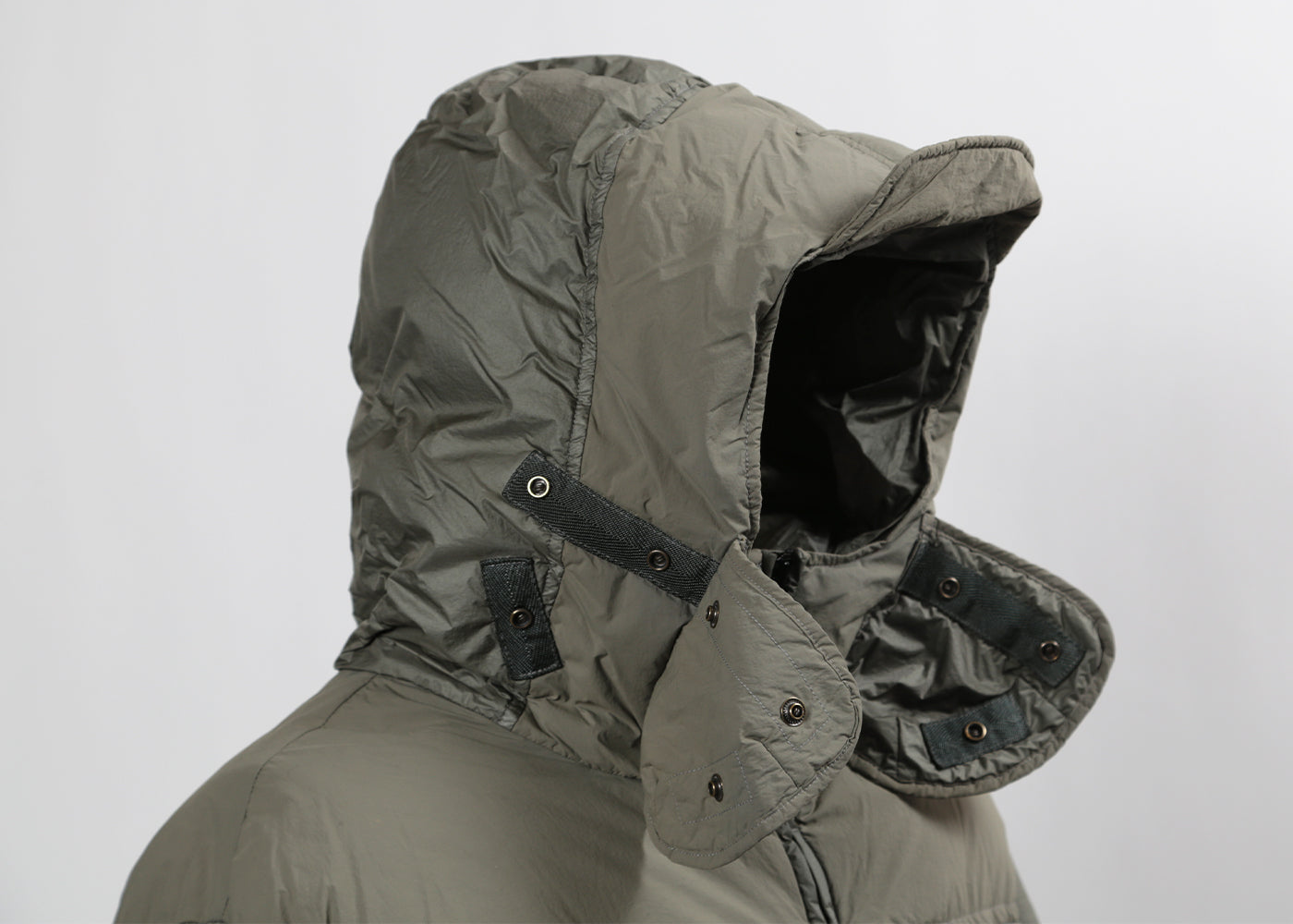 TEN C SAGE GREEN DOWN FILLED HOODED MID LAYER 3112